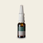 Achterzijde van de Natuurlijke Neusspray 20 ml met de volledige ingrediëntenlijst