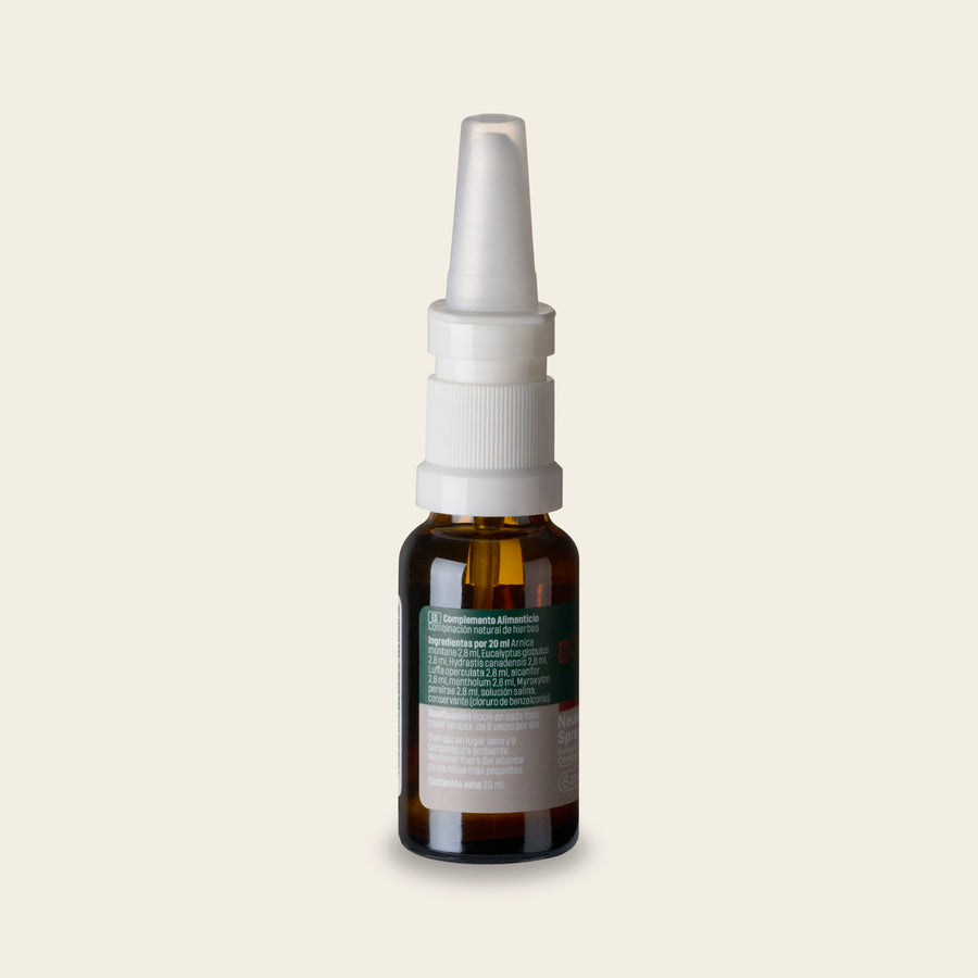 Achterzijde van de Natuurlijke Neusspray 20 ml met de volledige ingrediëntenlijst