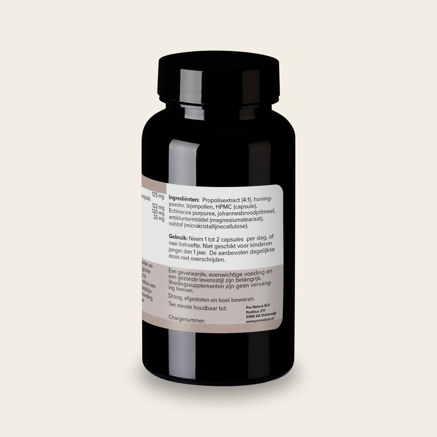 Achterzijde van Propolis capsules met de ingrediëntenlijst en het bewaaradvies