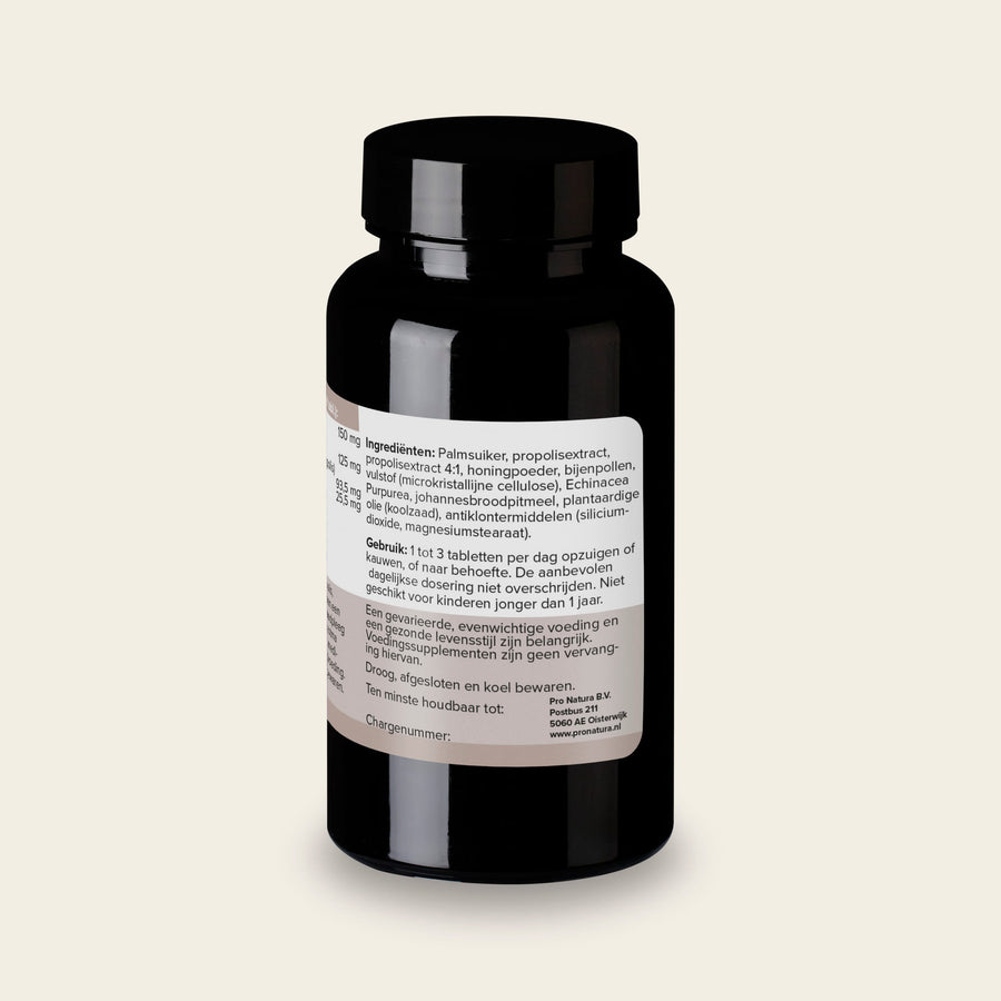 Achterzijde van Propolis Carob met de ingrediëntenlijst en het bewaaradvies